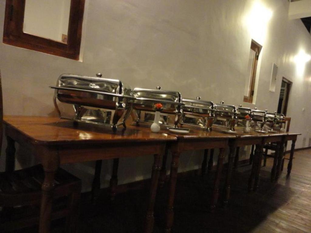 Naaval Hotel Batticaloa Exteriör bild