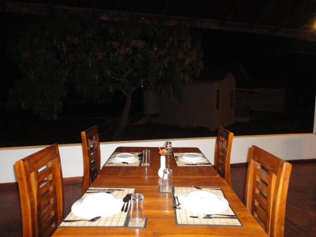Naaval Hotel Batticaloa Exteriör bild