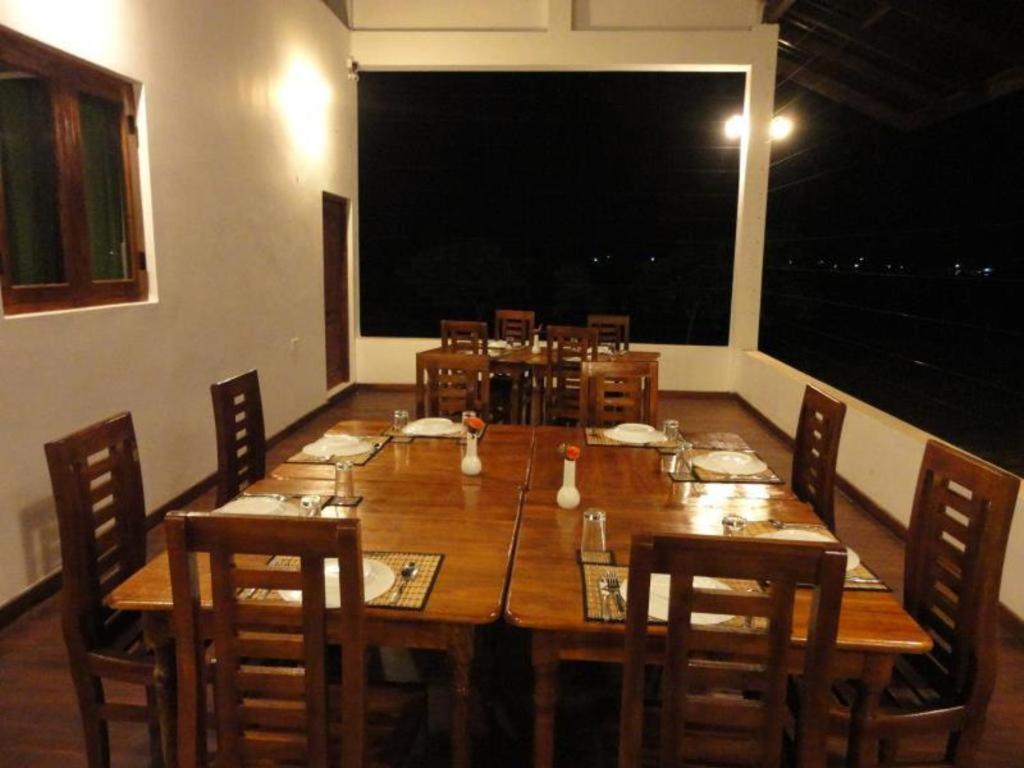 Naaval Hotel Batticaloa Exteriör bild