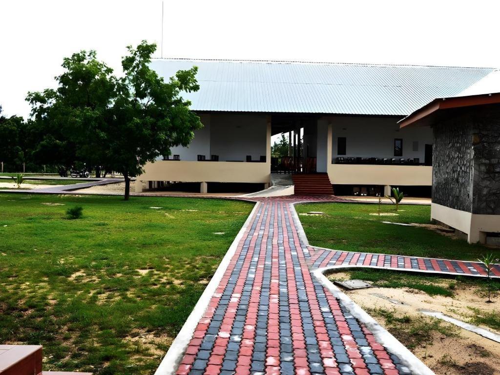 Naaval Hotel Batticaloa Exteriör bild