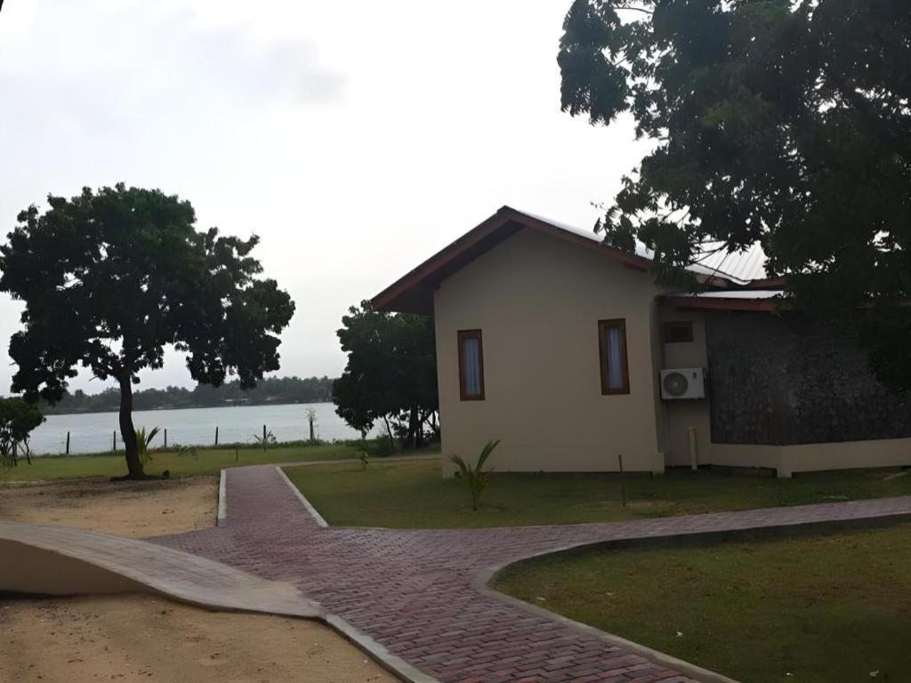 Naaval Hotel Batticaloa Exteriör bild