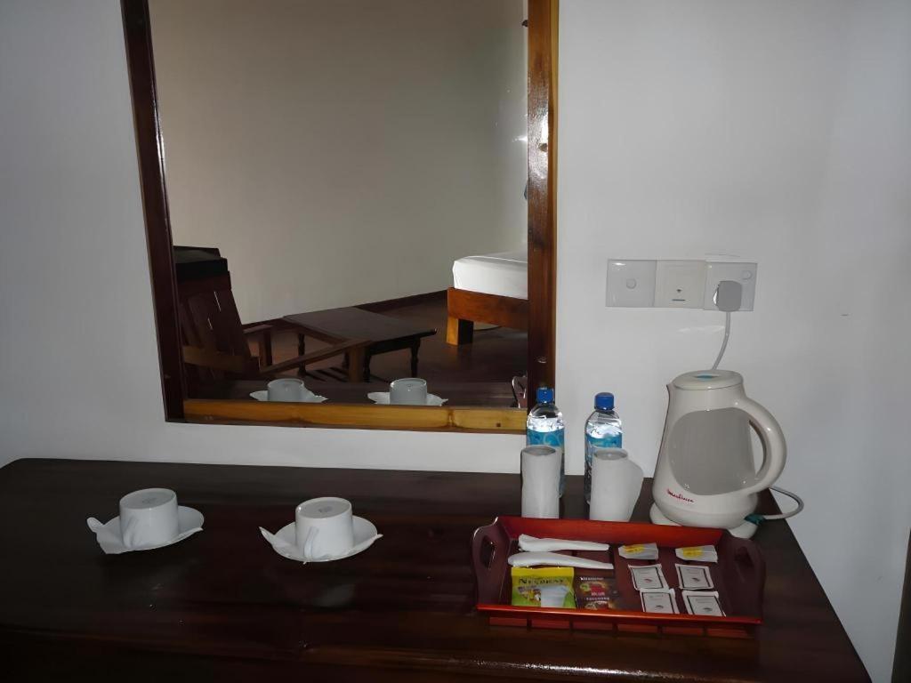 Naaval Hotel Batticaloa Exteriör bild